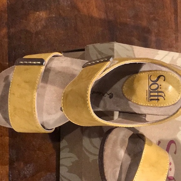 Shoes - Picture 2 of 8